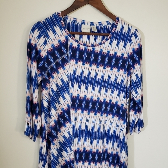 Chico's Zenergy Blue White Red Swirl Aztec Print Top Womens Size Chico's 0 Small - Picture 8 of 8